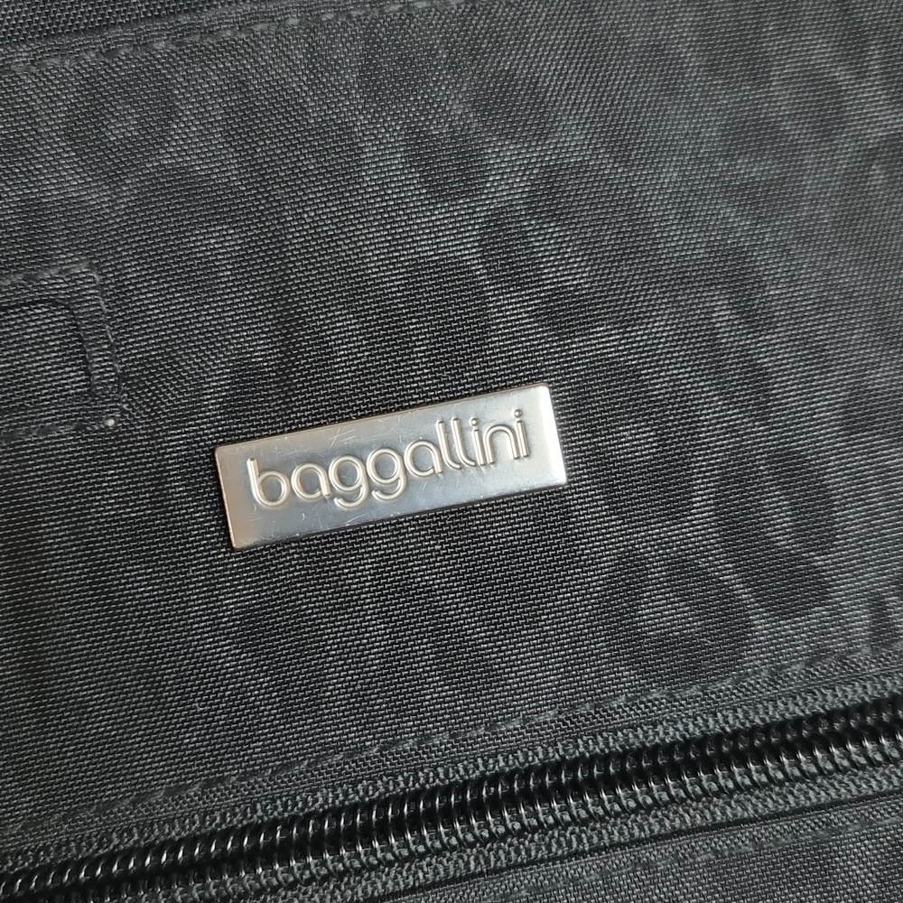 Baggallini Charcoal Leopard Crossbody Bag Exc Cond - Picture 2 of 10